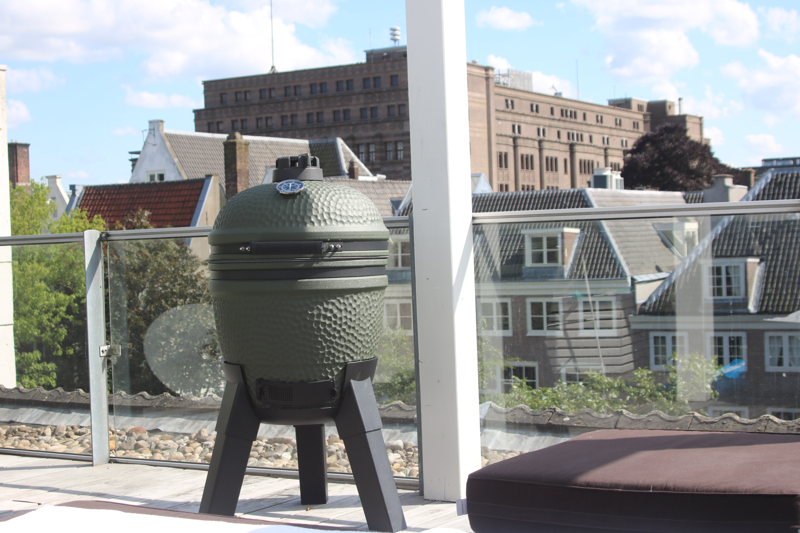 Moddern - Kamado Green incl. Pedestal Black Aluminium - The Outdoor Grill Company